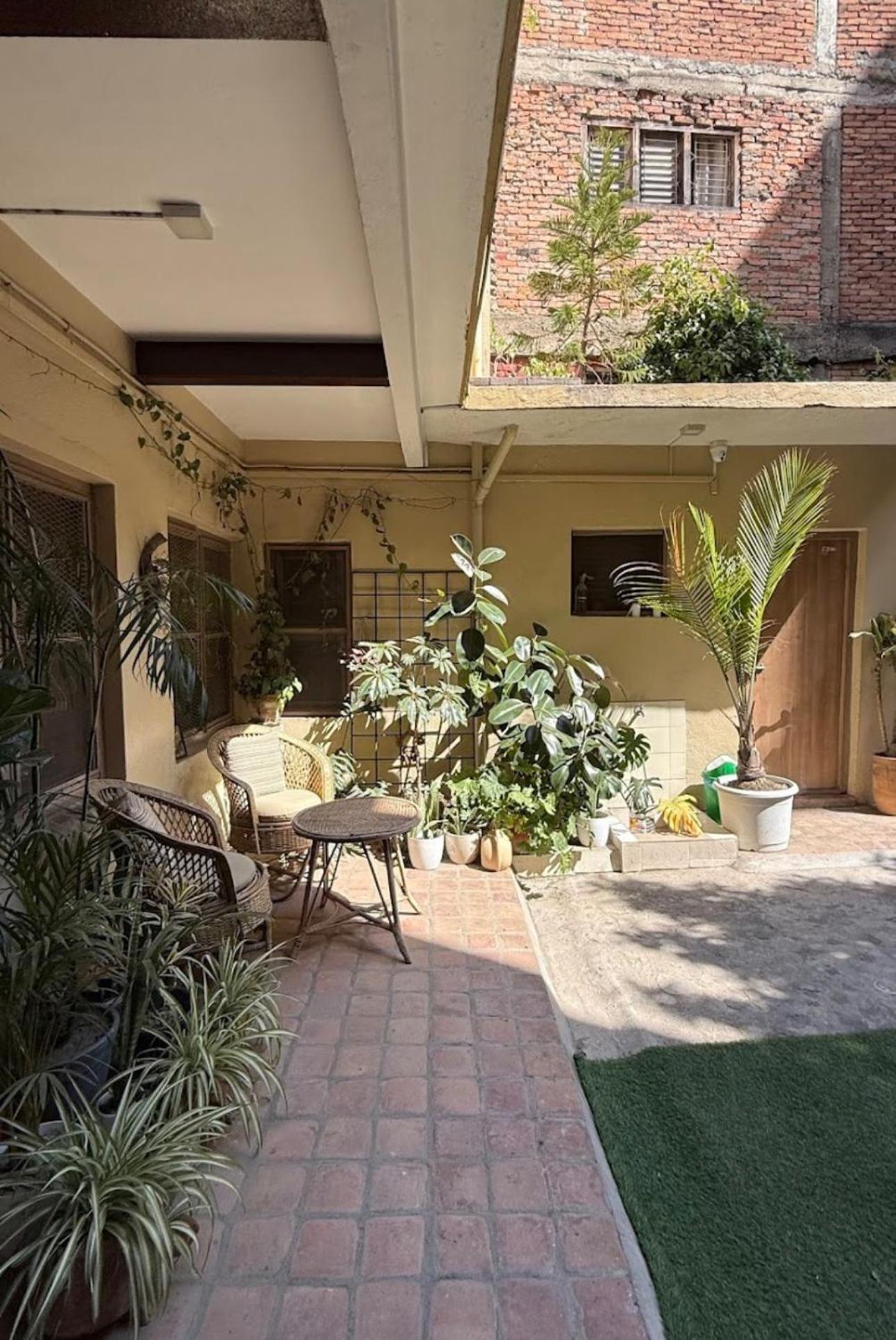 The Melo Pomelo Courtyard. Appartement Kathmandu Buitenkant foto